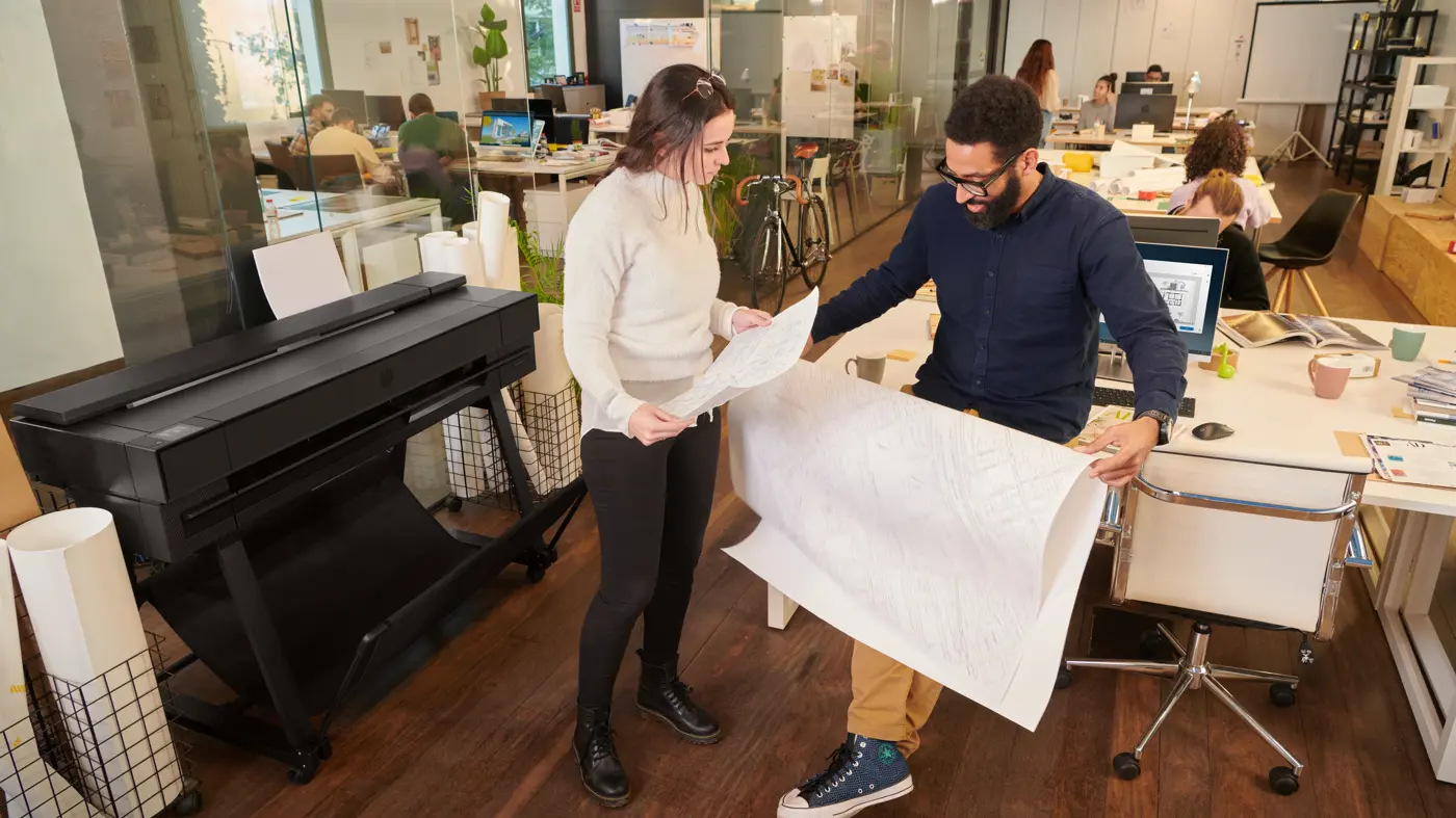 HP Designjet T850 Printer Lifestyle 02 V2 (3)